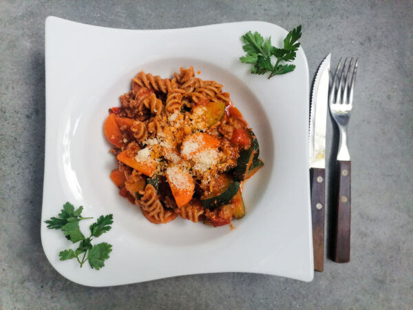 Nieziemski makaron z wołowiną i pesto